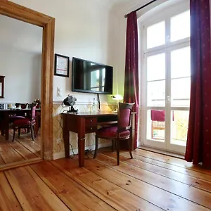 https://garden-living.find-berlin-hotels.com